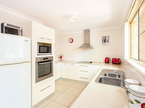1/4 Huntly Close - Dalby Accommodation 1