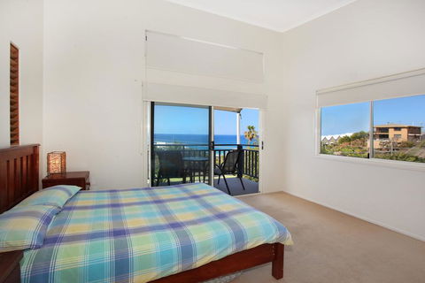 10 Barra Crescent, Coolum Beach, 500 BOND, WIFI, Walking Distance To Beach - Dalby Accommodation 3