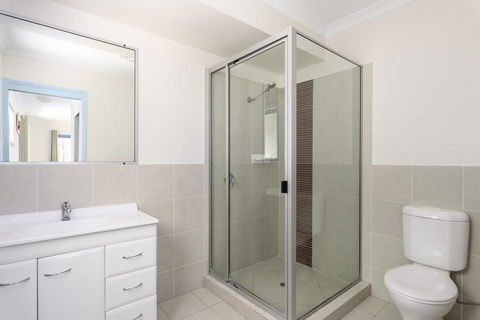 12 Ibis Court - Highset Beach House With Natural Bushland Gardens And Covered Decks - Dalby Accommodation 2