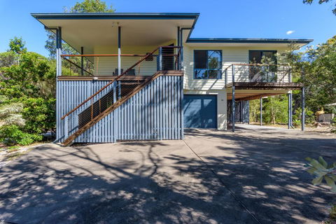 12 Ibis Court - Highset Beach House With Natural Bushland Gardens And Covered Decks - Dalby Accommodation 0