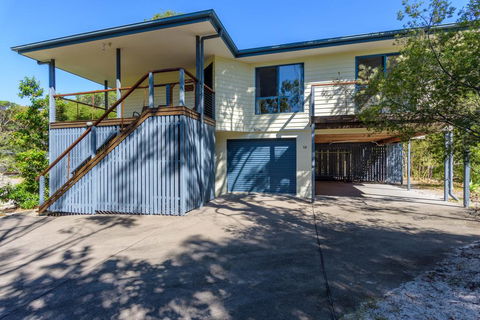 12 Ibis Court - Highset Beach House With Natural Bushland Gardens And Covered Decks - Dalby Accommodation 1