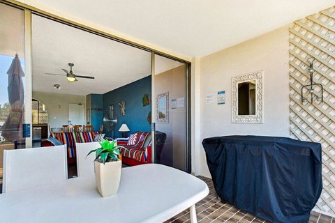 14 'THE DUNES', 38 MARINE DR - LARGE UNIT WITH POOL, TENNIS COURT AND DIRECTLY ACROSS FROM FINGAL - Dalby Accommodation 1