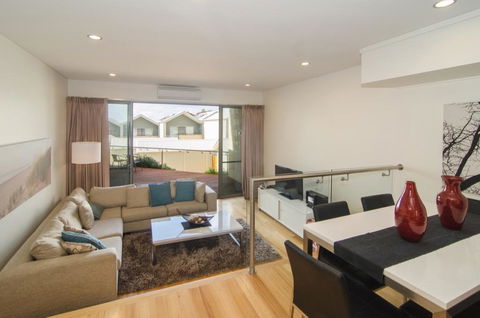 16 Seine Bay Apartment - Dalby Accommodation 1
