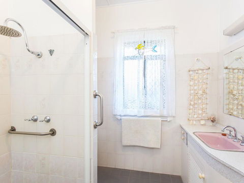 19 Lincoln Street - Dalby Accommodation 3