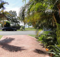 2 'Copacabana' 61 Sandy Point Road - cute unit with water views from the balcony - Dalby Accommodation