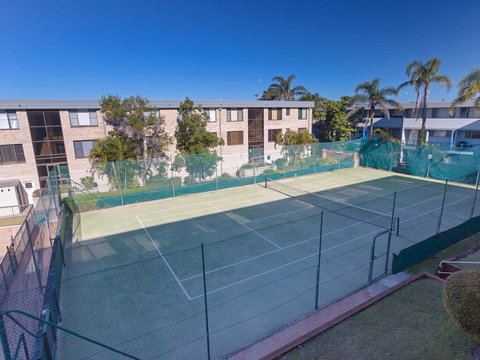 2 'The Dunes', 38 Marine Drive - Pool, Tennis Court And So Close To The Beach - Dalby Accommodation 3