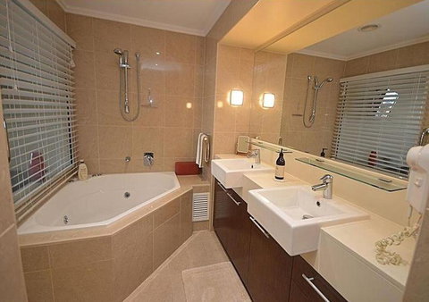 2 BDR/Apt/Foxtel/WiFi/Pool/parking/Spa/Hervey Bay - Dalby Accommodation 2