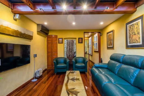2 Bed Renovated Terrace - Erskinville - Dalby Accommodation 3