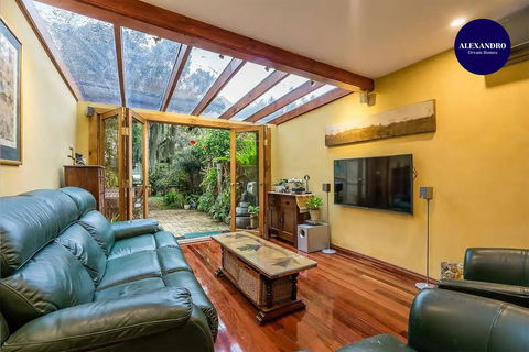 2 Bed Renovated Terrace - Erskinville - Dalby Accommodation 2