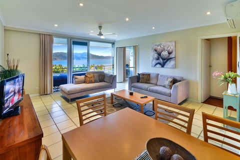 2 Bedroom Poinciana Lodge - Dalby Accommodation 0
