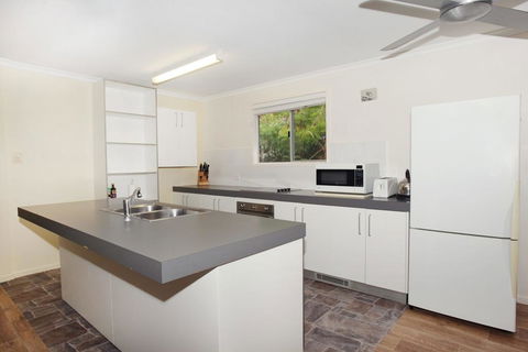 20 Scrub Road, Coolum Beach - Pet Friendly, Linen Included - Dalby Accommodation 2