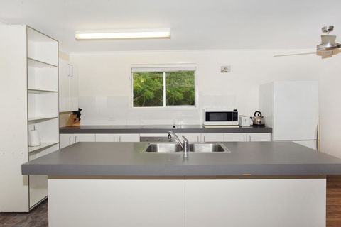 20 Scrub Road, Coolum Beach - Pet Friendly, Linen Included - Dalby Accommodation 3
