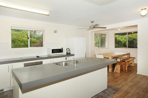20 Scrub Road, Coolum Beach - Pet Friendly, Linen Included - Dalby Accommodation 1