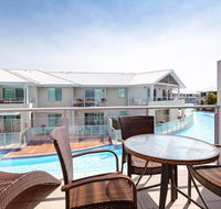 245 'Pacific Blue' 265 Sandy Point Rd - air conditioned unit with resort facilities and linen supplied - Dalby Accommodation