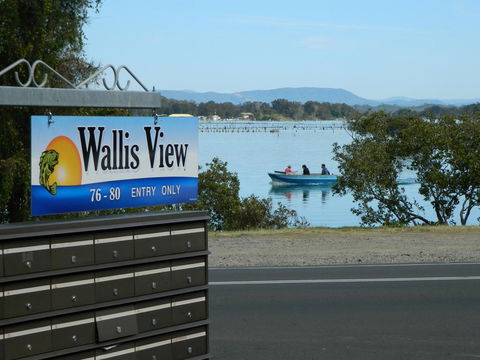 26 Wallis View - Opposite The Lake - 3 Bedroom Apartment - Sleeps 8 - Dalby Accommodation 0