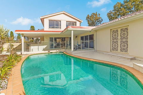 Beautiful House In Sylvania Waters - Dalby Accommodation 0
