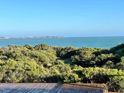 C4 Miles Beach Shack - Dalby Accommodation 1