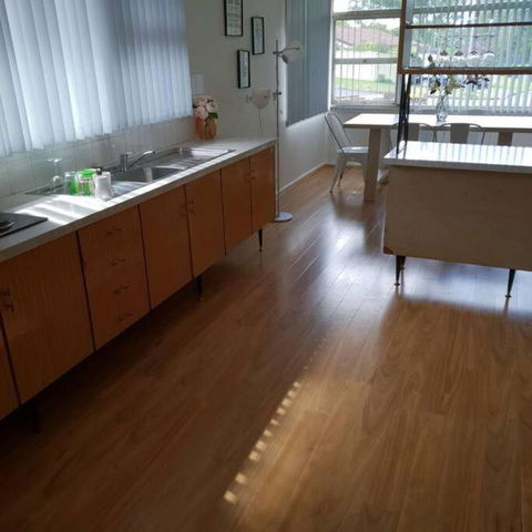 CAMPBELLTOWN HOLIDAY HOME 3 BED + FREE PARKING NCA039 - Dalby Accommodation 2