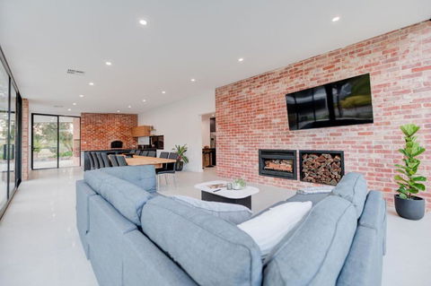 CASALE ESTATE - Dalby Accommodation 1