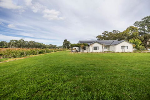 CASALE ESTATE - Dalby Accommodation 2