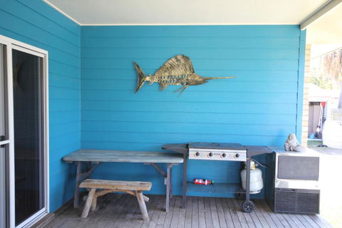 CASTAWAY BEACH HOUSE- NO Parties - NO Pets - Dalby Accommodation 4