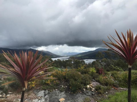 Derwent Mist Villas (Acacia Villa) - Dalby Accommodation 2