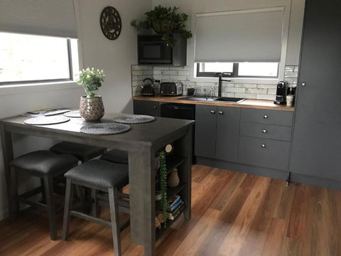 Derwent Mist Villas (Acacia Villa) - Dalby Accommodation 4