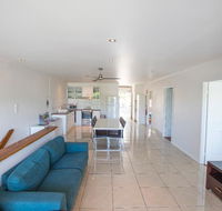 3 Bedroom Apartment // Spence St - Dalby Accommodation