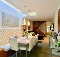 3 Storey Home Close Walk to Fox Studios SCG  City - Dalby Accommodation