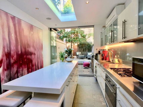 3 Storey Home Close Walk To Fox Studios SCG & City - Dalby Accommodation 3