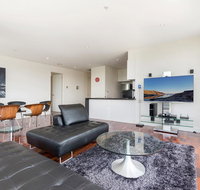 3-Bed Apartment with Parking Near Parks and Dining - Dalby Accommodation