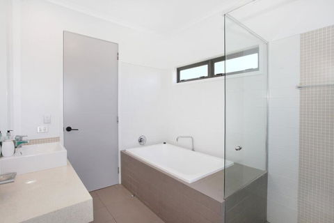34 Boardrider Crescent, Mount Coolum - Dalby Accommodation 2