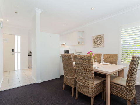 356 ' Oaks Pacific Blue', 265 Sandy Point Rd - Air Conditioned, Direct Pool Access And Suited For Disability - Dalby Accommodation 2