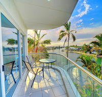 3br Broadbeach Lakefront Apartment - Dalby Accommodation