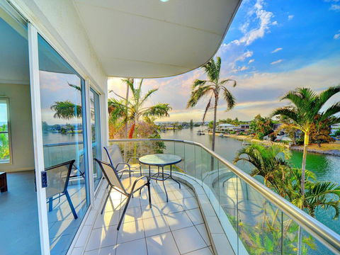 3br Broadbeach Lakefront Apartment - Dalby Accommodation 0