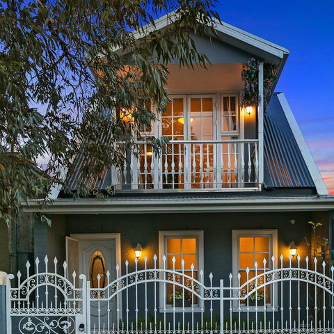 4 Ensuite Chelsea Villa CBD-Airport - Dalby Accommodation 3