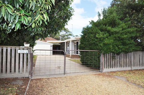 45 HALFORD - PET FRIENDLY - Dalby Accommodation 0