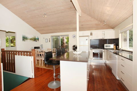 56 Millen Crt, Coolum Beach - Pet Friendly, Linen Included - Dalby Accommodation 2