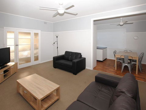 59 Wharf Street Opposite Bowling Club - Dalby Accommodation 3