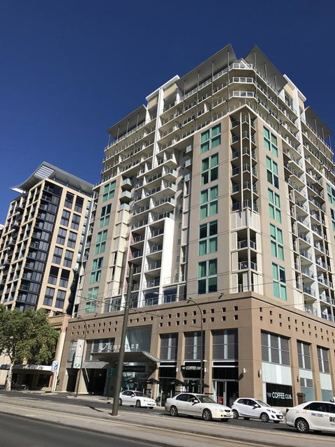 96 North Terrace - Dalby Accommodation 0