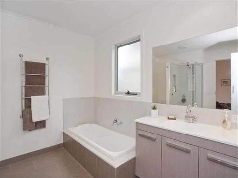 A Beautiful Beach House Torquay - Dalby Accommodation 3