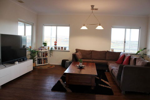 A Better Life Animal Sanctuary FarmStay - Private Two-Bedrooms, Lounge Room & Bathroom & Toilet, Shared Kitchen - Dalby Accommodation 3
