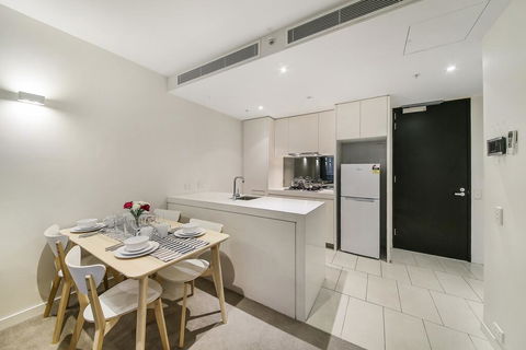 A Central & Cozy 2BR Apt Near Federation Square - Dalby Accommodation 2