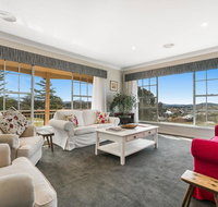 A House With A View Molong. NSW - Dalby Accommodation