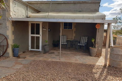 A Real Bush Retreat. Kangas, Emus & Starry Skies. - Dalby Accommodation 2