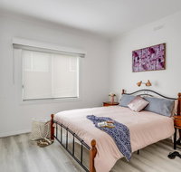 A Wave From It All - Dalby Accommodation