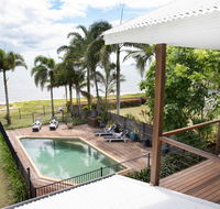 ABSOLUTE BEACHFRONT BLISS  NEWELL BEACH - Dalby Accommodation