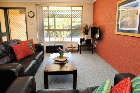 ACACIA - WEEKLY ONLY - Dalby Accommodation 3
