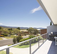 Acacia 2 - Luxurious Holiday Townhouse - Dalby Accommodation