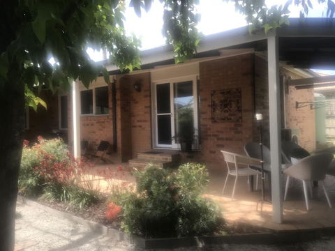 Acacia House - Central Healesville - Yarra Valley - Dalby Accommodation 3